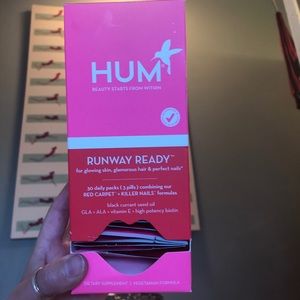 HUM runway ready daily vitamin packs